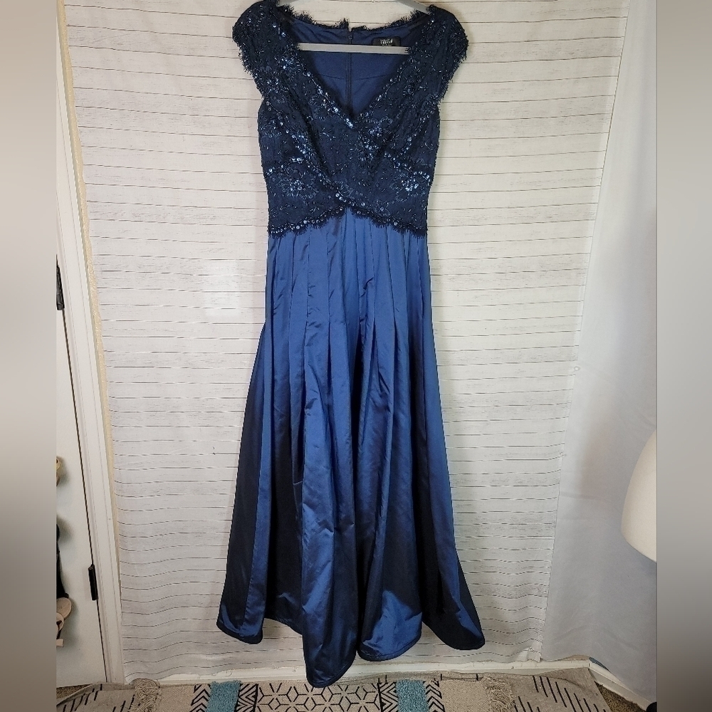 TADASHI SHOJI NAVY CAP SLEEVE FLORAL BEADED LACE AND SATIN SKIRT DRESS SZ 4